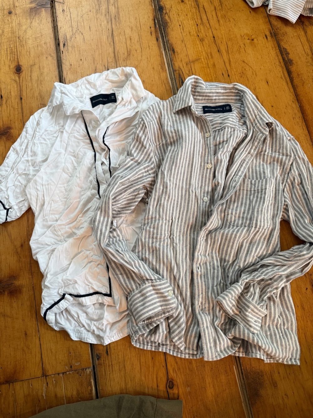 Bundle of men’s XS A&F button downs